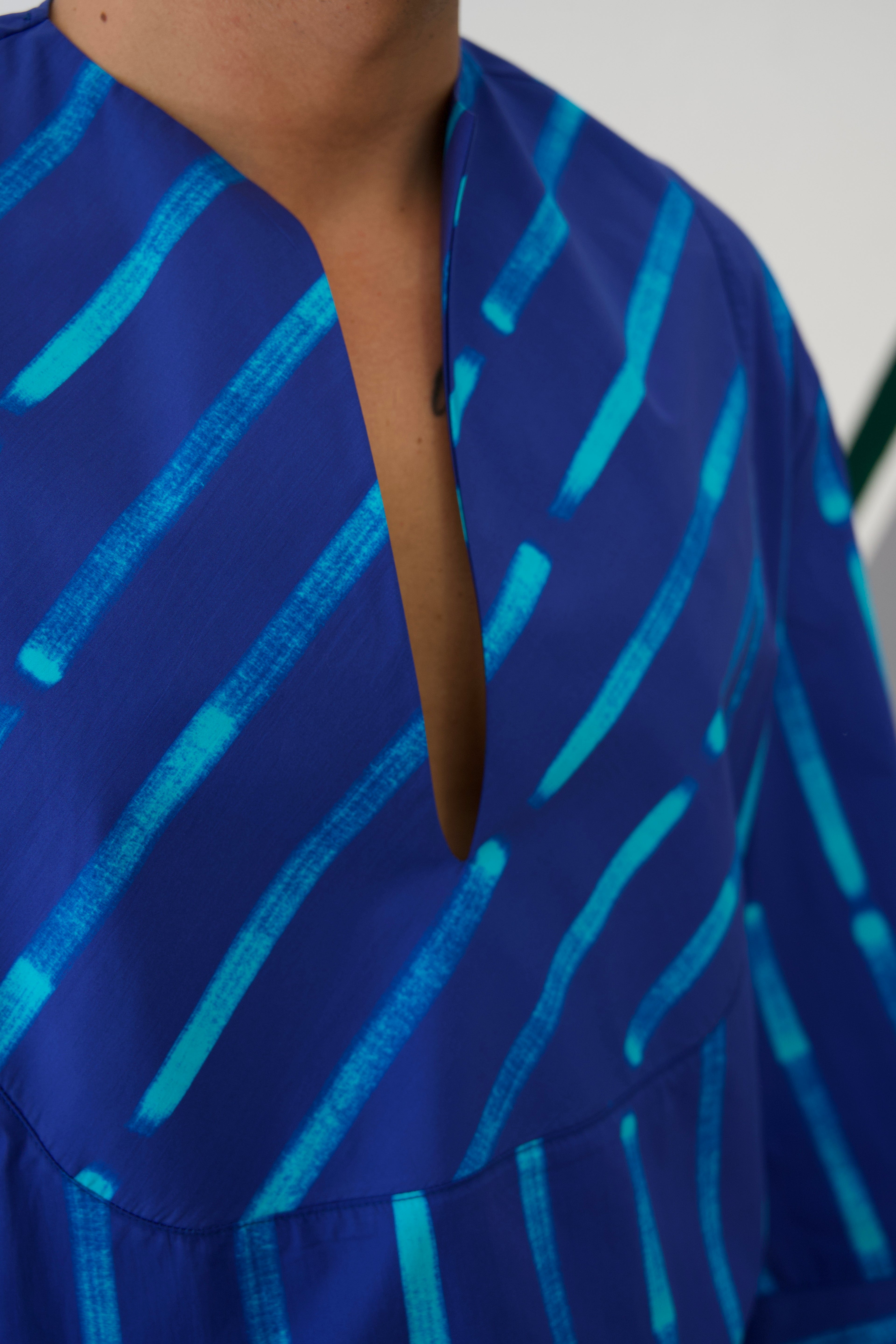 Haiko Blu/riga azzurra – Camicia Oversize Unisex d’Ispirazione Geometrica